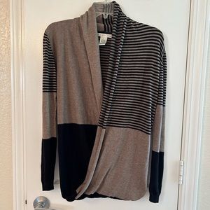3 for $20 🌺EUC Max Studio light sweater size S